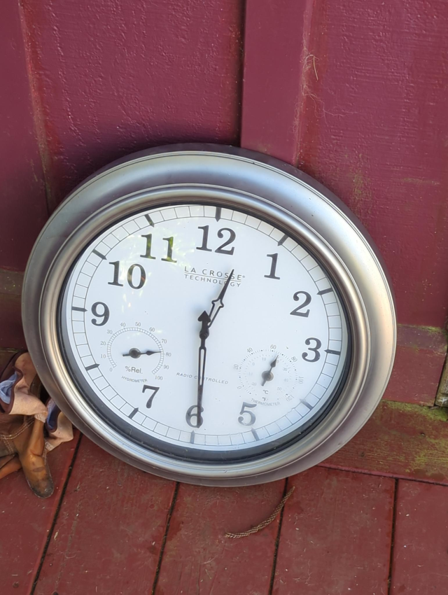 photo of a large analog-dial clock