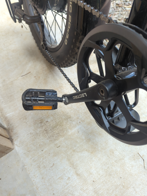 photo of the crank of my ebike with the right pedal obviously loose