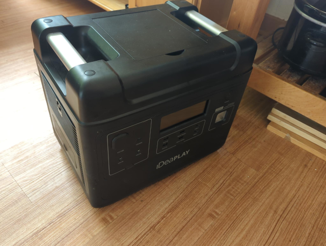 photograph of an iDeaPlay portable power station