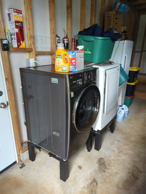 photo of a washer and dryer in a garage